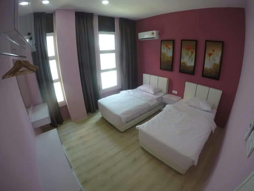 Xenia Homestay Kuching Esterno foto