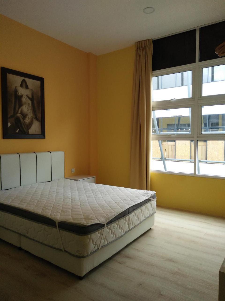 Xenia Homestay Kuching Esterno foto